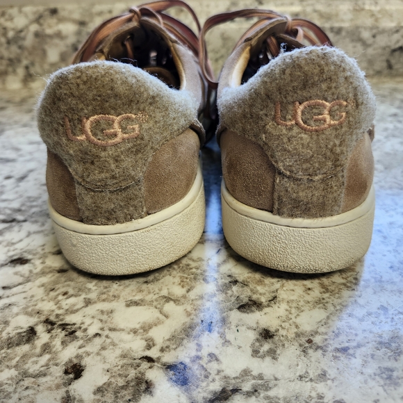 UGG Australia Milo Suede Lace up Sneaker Womens Size 9.5 - Picture 4 of 6